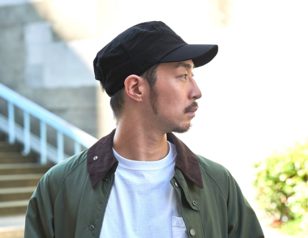 Topi Cadet dengan gaya militer yang trendi